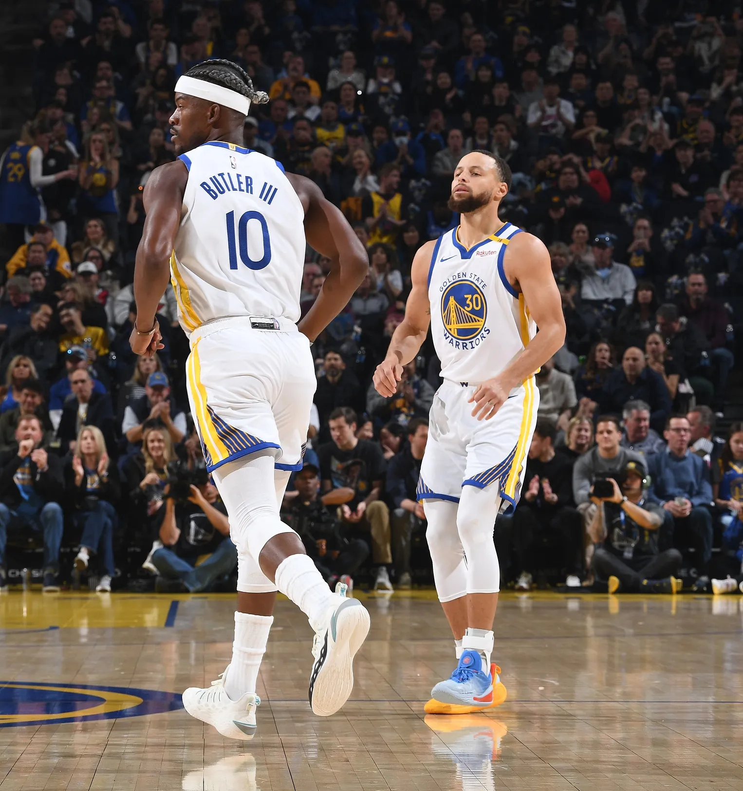 勇士战胜马刺,保持不败纪录 勇士战胜马刺,保持不败纪录