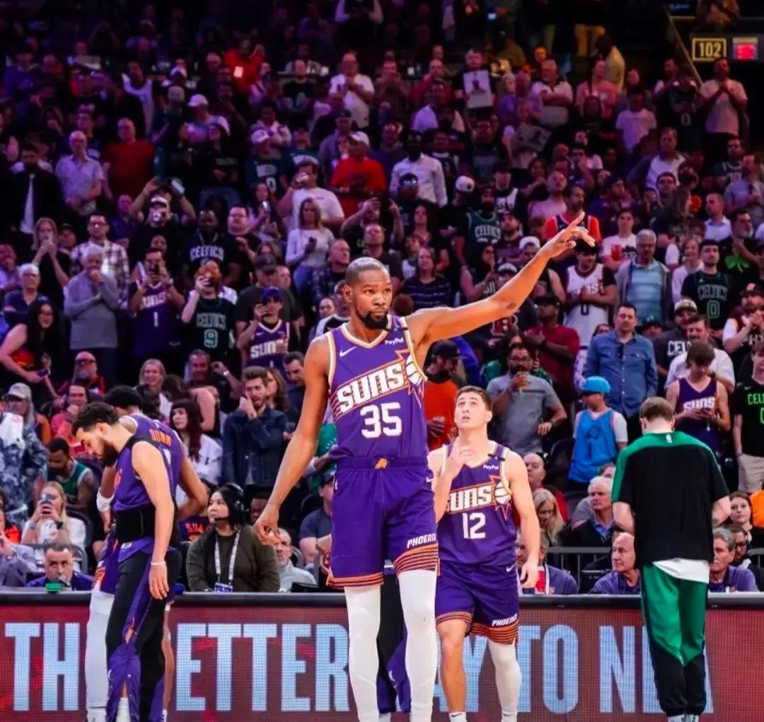 开云体育中国-太阳惨败开拓者，布克多次失手