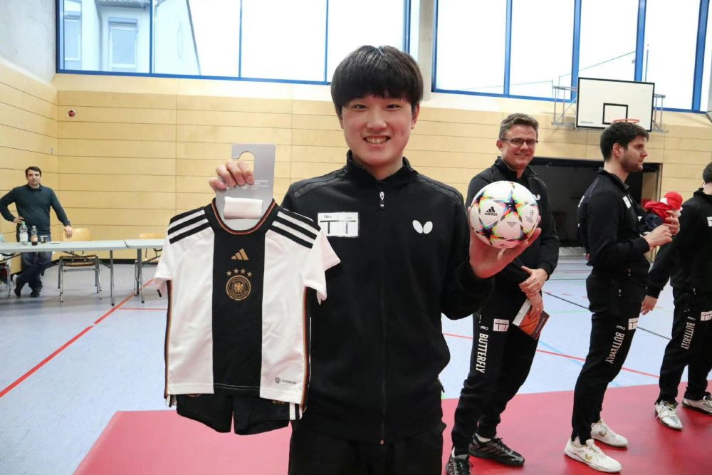 波兰乒乓球队横扫英国乒乓球队，奥恰洛夫打破历史纪录的简单介绍