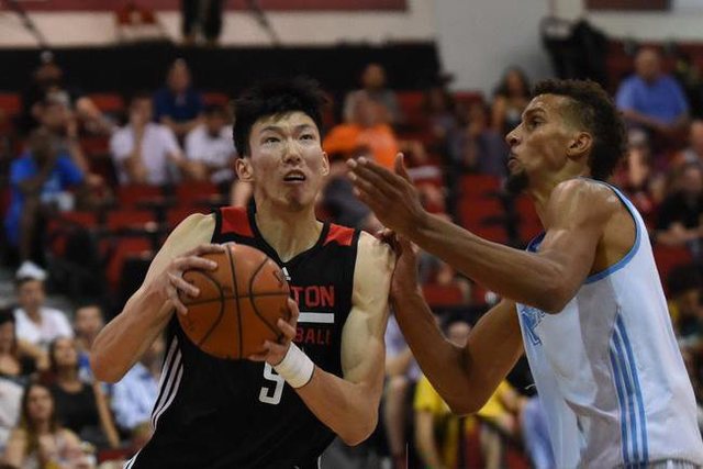 开云体育下载-76人险胜灰熊，周琦惊艳四座