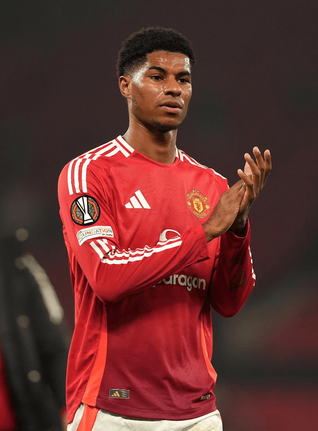 开云体育下载-曼联队员战无不胜，夺得关键胜利!