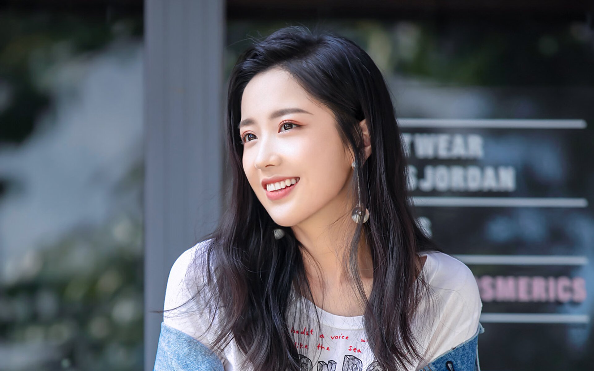 绿茵风暴，德甲争冠战焦点战硝烟四起，AC米兰友谊赛狂胜韩国队展雄风